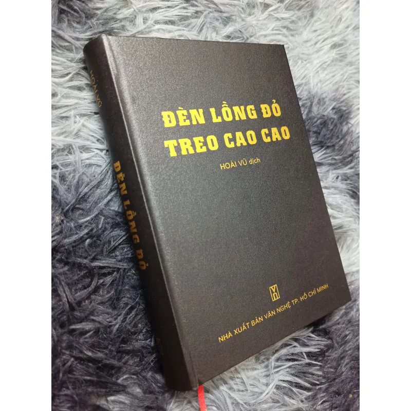 Đèn lồng đỏ treo cao cao 926556