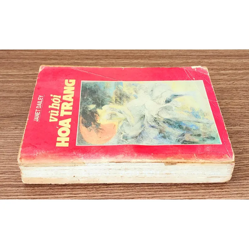 Tiểu thuyết Mỹ của nhà văn "best-seller" Janet Dailey: VŨ HỘI HÓA TRANG (427 trang) 959978
