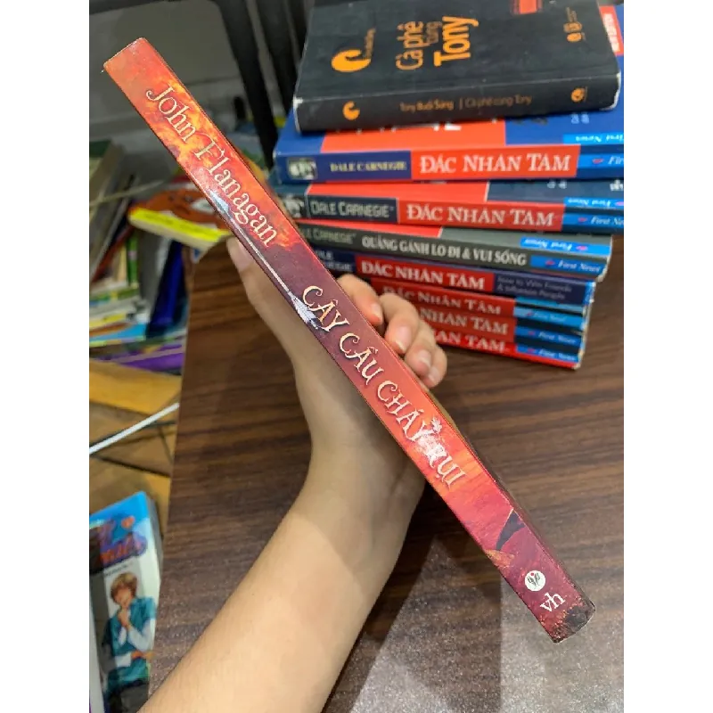 Cây cầu cháy rụi phần 2 series: Người học việc của Đội Biệt Kích- John Flanagan 695782