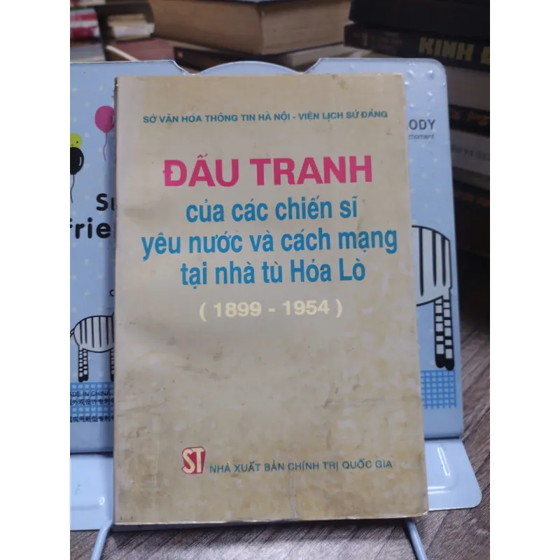 Sách: Đấu tranh của các chiến sĩ yêu nước và cách mạng tại nhà tù Hoả Lò (A3) 599405