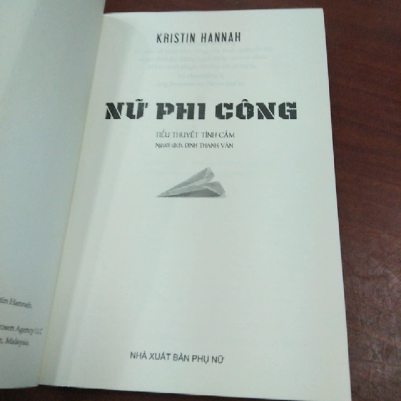 NỮ PHI CÔNG - Kristin Hannah  278459