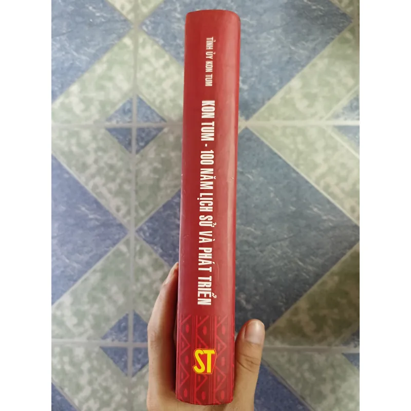 Kon Tum 100 năm lịch sử và phát triển - Tỉnh ủy Kon Tum 700339