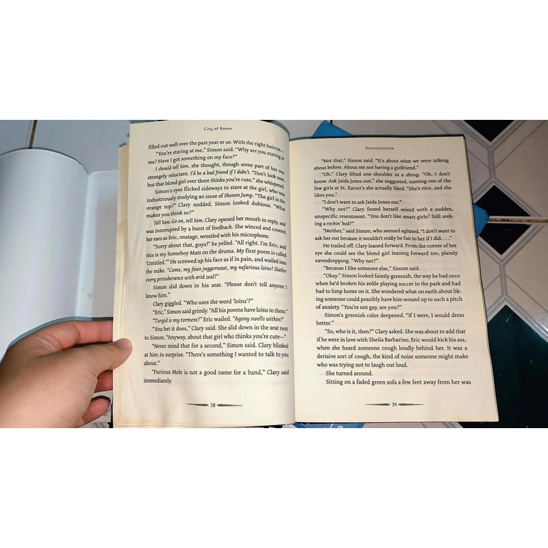 Cassandra Clare (#1 NYT Bestselling author) - City of Bones (Hardcover) 470387