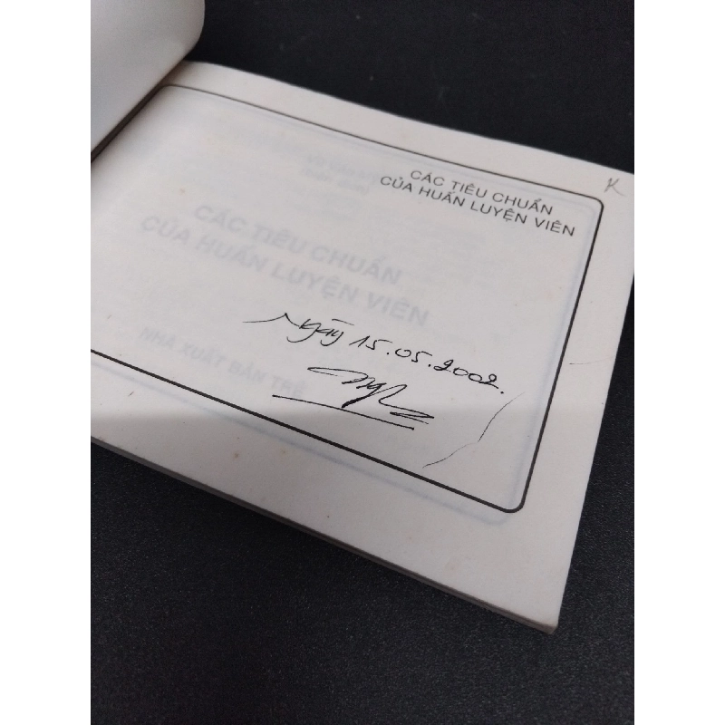Sổ tay doanh nhân các tiêu chuẩn của huấn luyện viên mới 80% ố có chữ ký trang đầu 2002 HCM2809 QUẢN TRỊ 925213