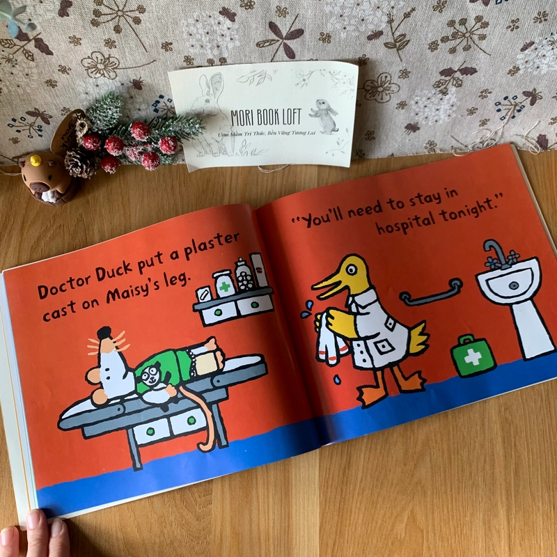 Sách tranh tiếng anh Maisy Goes to Hospital, Used, Picture Book For Kids 459551