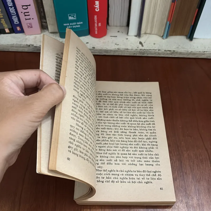 II Sách Xưa: Về Những Quy Luật Kinh Tế Trong Chủ Nghĩa Xã Hội - 1975 602998