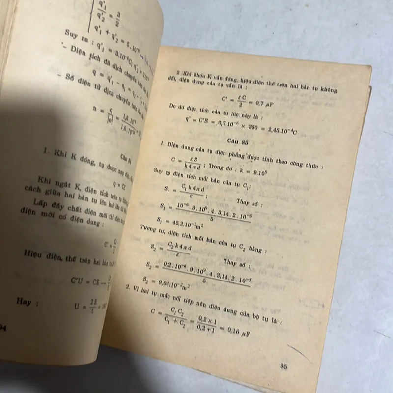 Đề thi tuyển sinh vào đại học, cao đẳng hệ đào tạo tại chức Môn Vật Lý - 1993s (2 quyển) 595542