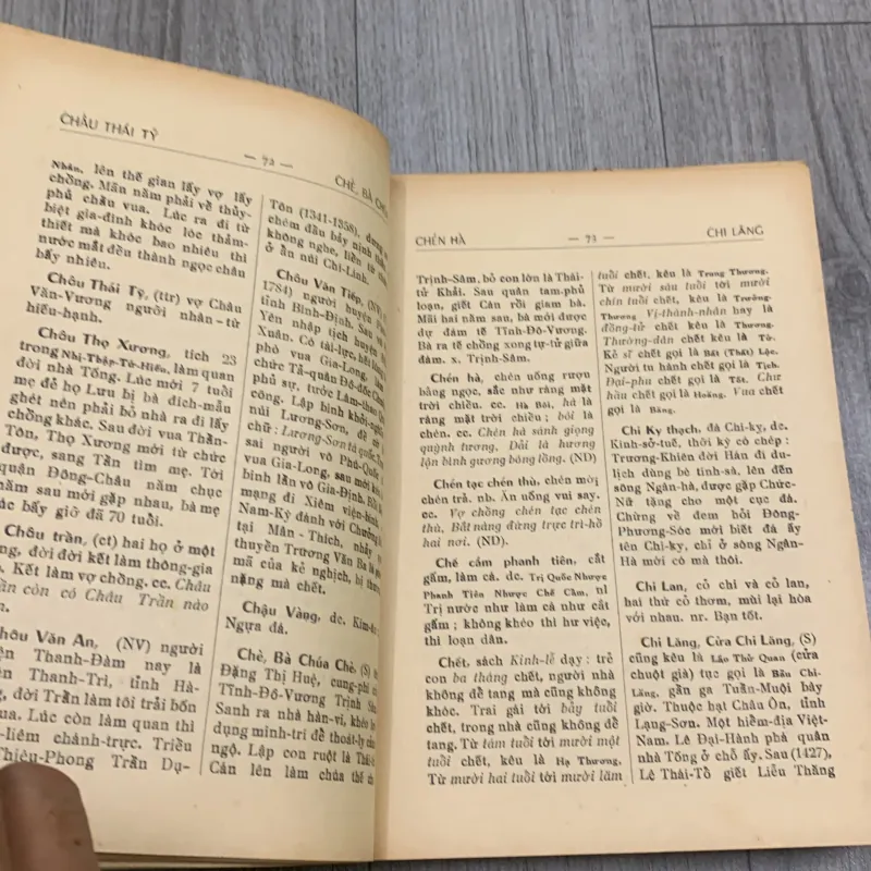 Tự điển thành ngữ điển tích - nhà sách khai trí. 10a2 1025742