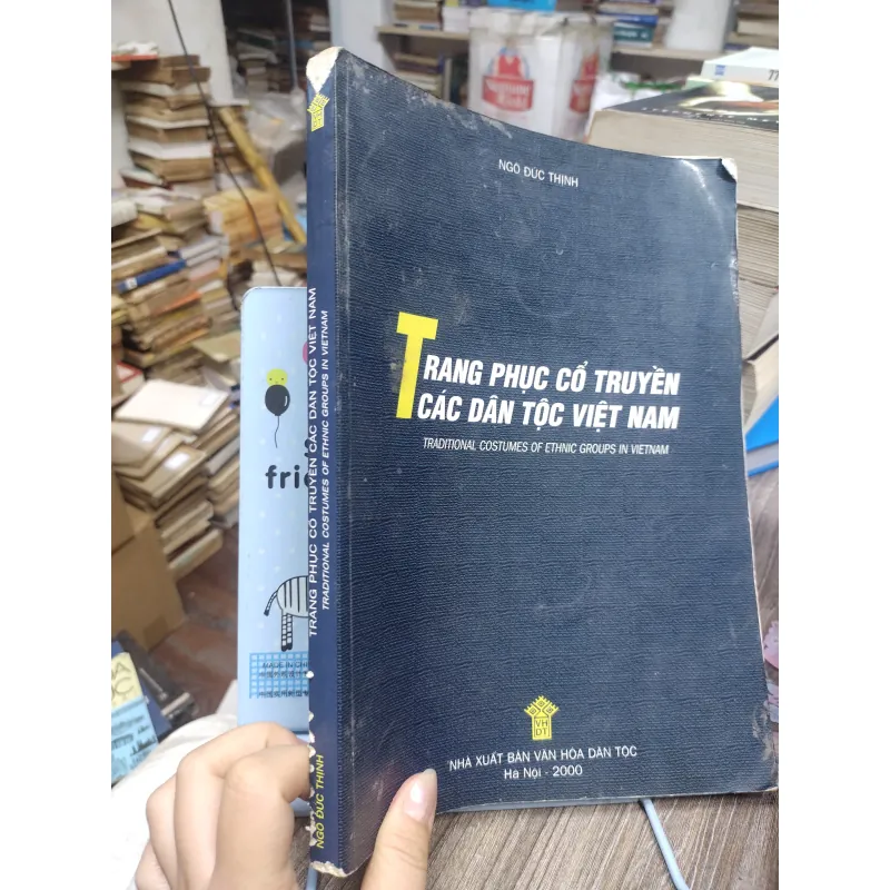 Sách: Trang phục cổ truyền các dân tộc Việt Nam - TG: Ngô Đức Thịnh (A3) 727928