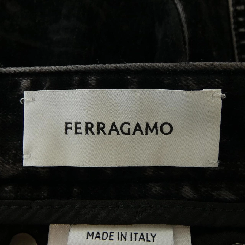 Quần FERRAGAMO 651265