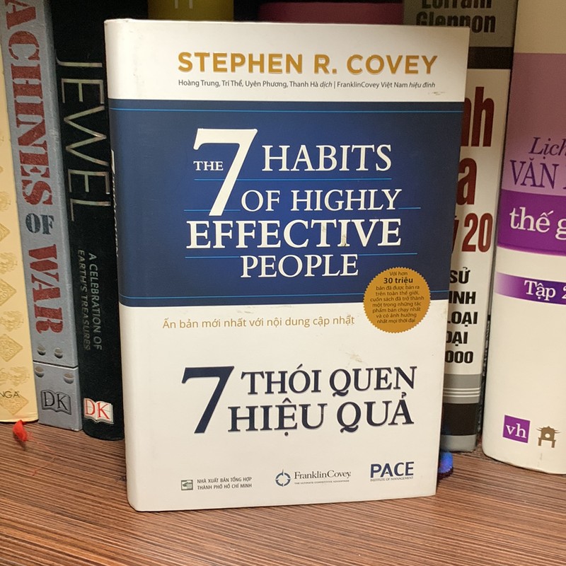 Sách kỹ năng sống : 7 Thói Quen Hiệu Quả- bìa cứng mới 95% 148994