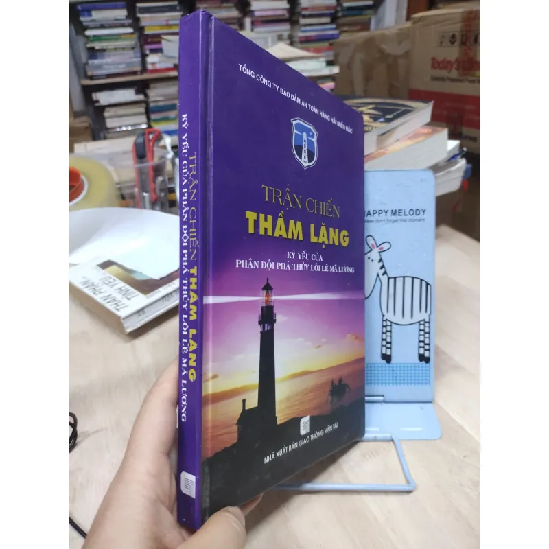 Sách: Trận chiến thầm lặng - Kỷ yếu của phân đội phá thuỷ lôi Lê Mã Lương (B2) 994365