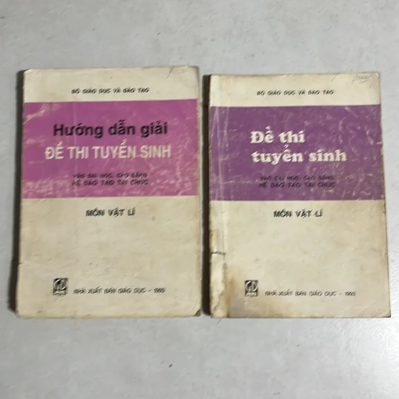 Đề thi tuyển sinh vào đại học, cao đẳng hệ đào tạo tại chức Môn Vật Lý - 1993s (2 quyển) 595542