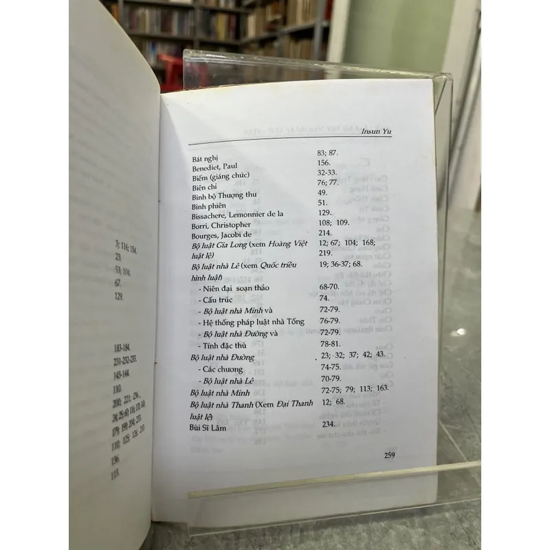 LUẬT VÀ XÃ HỘI VIỆT NAM THẾ KỶ XVII - XVIII 720362