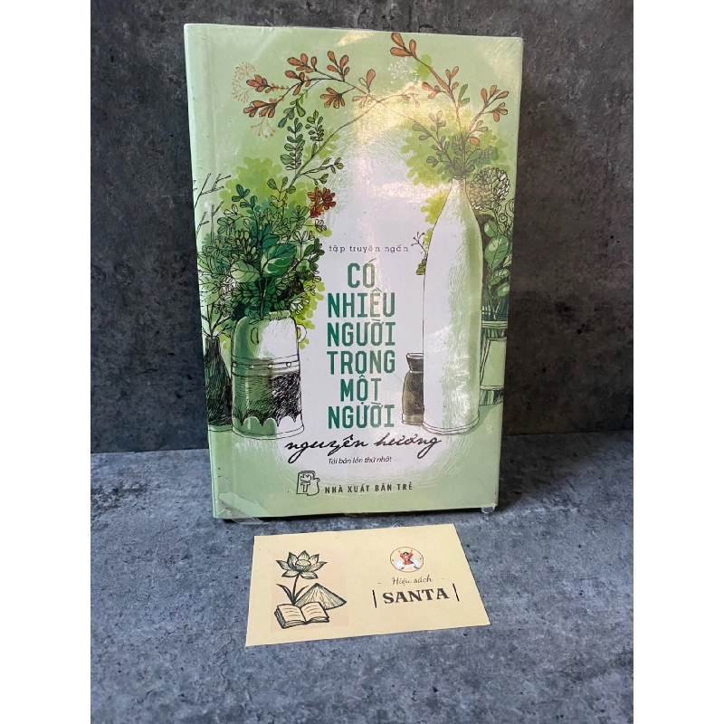 Có nhiều người trong một người- Nguyên Hương- sách lưu kho còn seal,giấy xốp có ố Sách văn học STB0302 909520