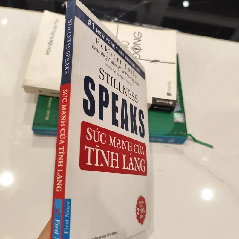 Sức mạnh của tĩnh lặng" (tên gốc: Stillness Speaks) của tác giả Eckhart Tolle 575063