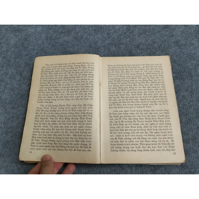 SÂN KHẤU MỘT ĐOẠN TRƯỜNG - NGUYỄN ÁNH 588680