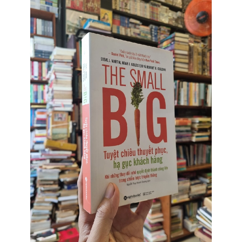 Tuyệt Chiêu Thuyết Phục, Hạ Gục Khách Hàng (The Small Big) - Steve J. Martin, Noah J. Goldstein và Robert B. Cialdini 325601