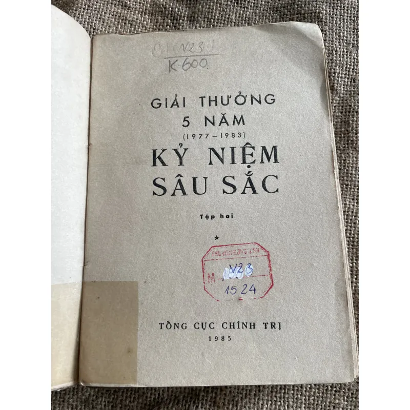 Giải thưởng 5 năm 1977-1983 kỷ niệm sâu sắc  Hơn 400 trang 932988