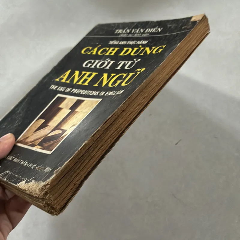 Cách dùng giới từ Anh ngữ - Trần Văn Điền 721073