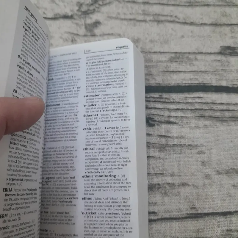 Oxford Pocket Dictionary of Business 594638
