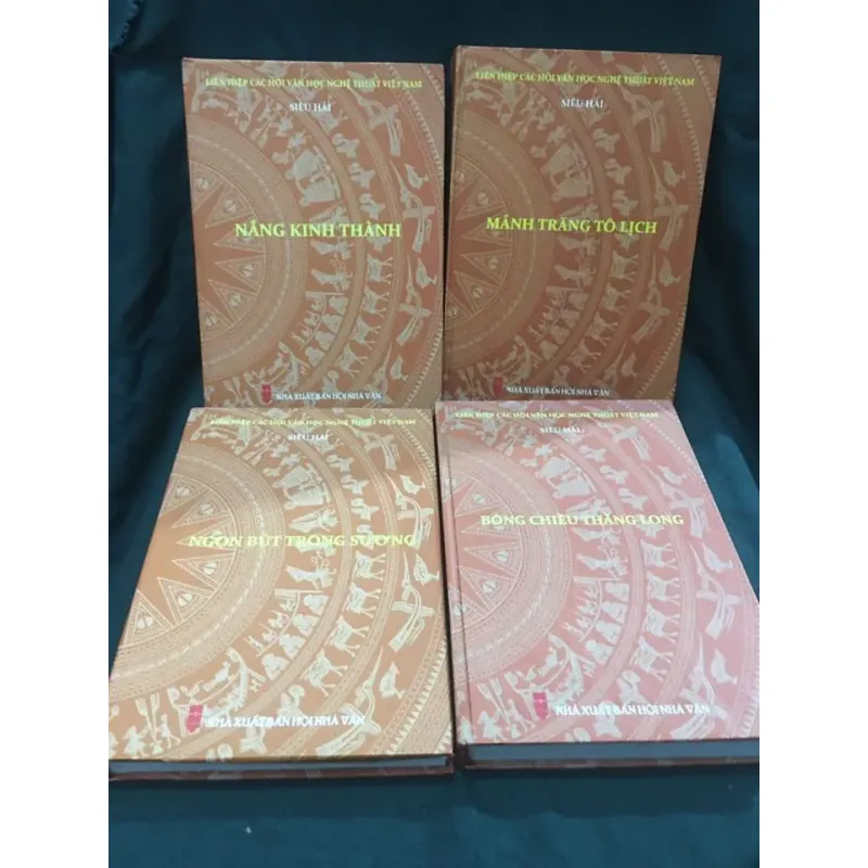 Bóng chiều Thăng Long, Mảnh trăng Tô Lịch, Ngọn bút tròn sương, nắng kinh thành 958122