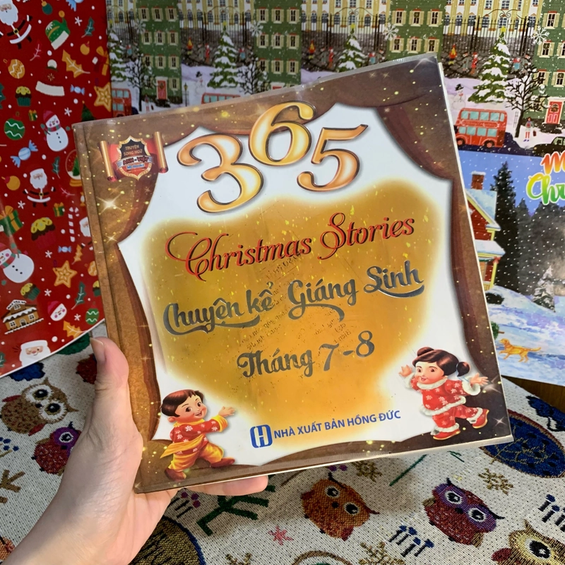 Sách song ngữ 365 Christmas Stories, Chuyện kể giáng sinh tháng 7-8, 80%, khổ vuông 328661