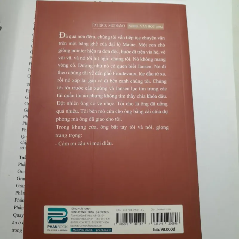 Con chó mùa xuân - Patrick Modiano 757607