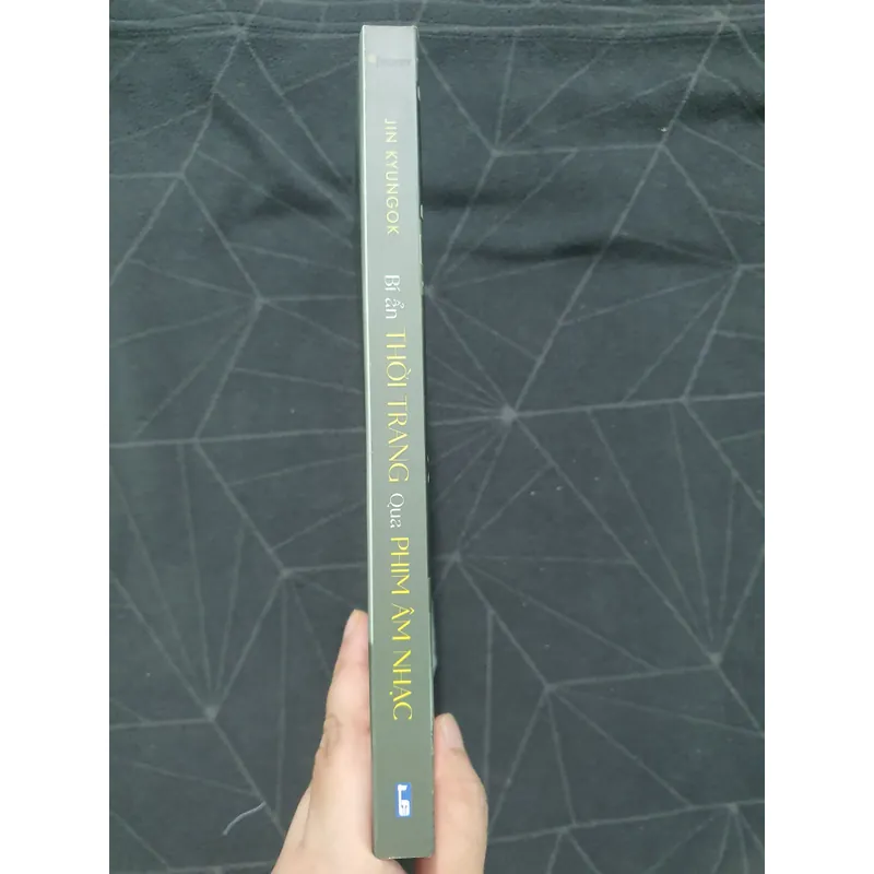 "Bí ẩn thời trang qua phim ảnh" - Jin Kyungok 557115
