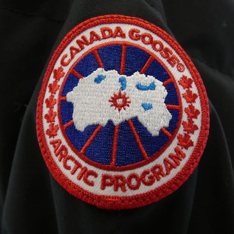 【Khuyến mãi】Áo khoác lông Canada Goose 642307