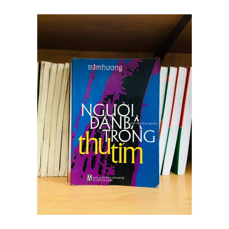 Người đàn bà trong thu tím - Trầm Hương 985013