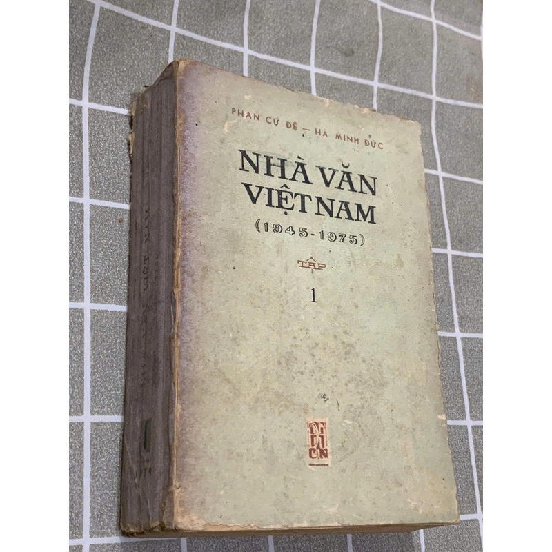 NHÀ VĂN VIỆT NAM 1945-1975 - Phan Cự Đệ , Hà Minh Đức 545115