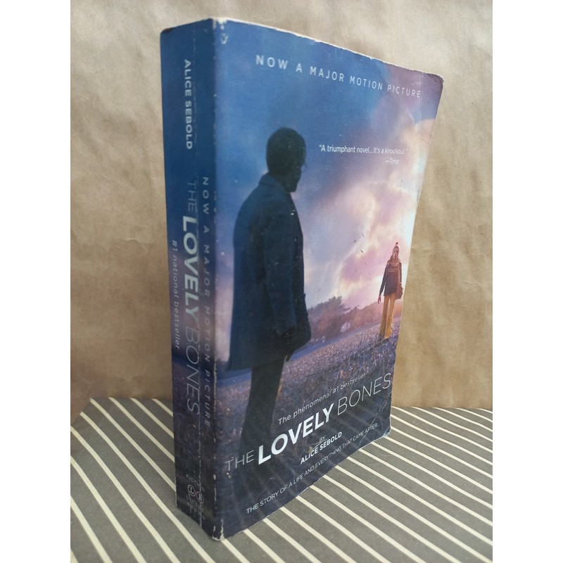 The lovely bones - Alice Sebold - sách ngoại văn đã qua sử dụng 72544