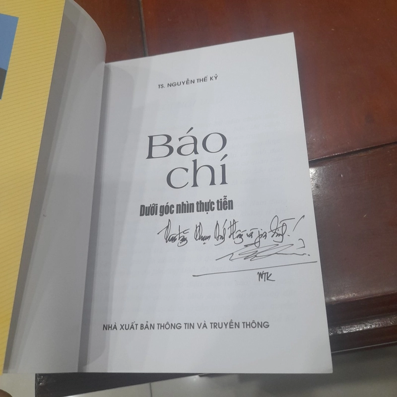 BÁO CHÍ dưới góc nhìn thực tiễn 517536