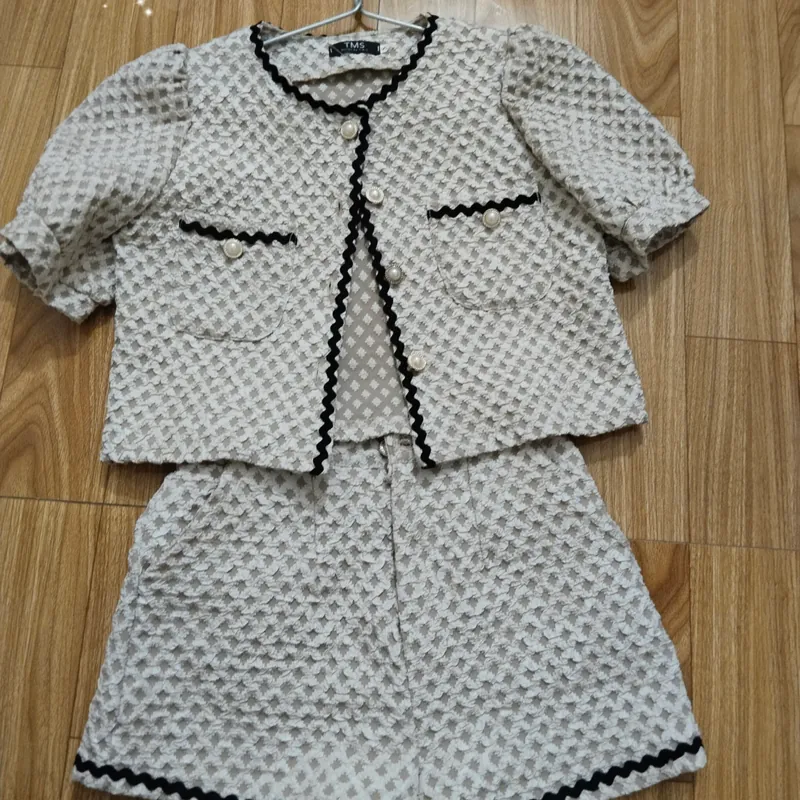 Bộ quần áo nữ xinh lắm lun e mới mặc 1 lần để quay video thui ạ  576550