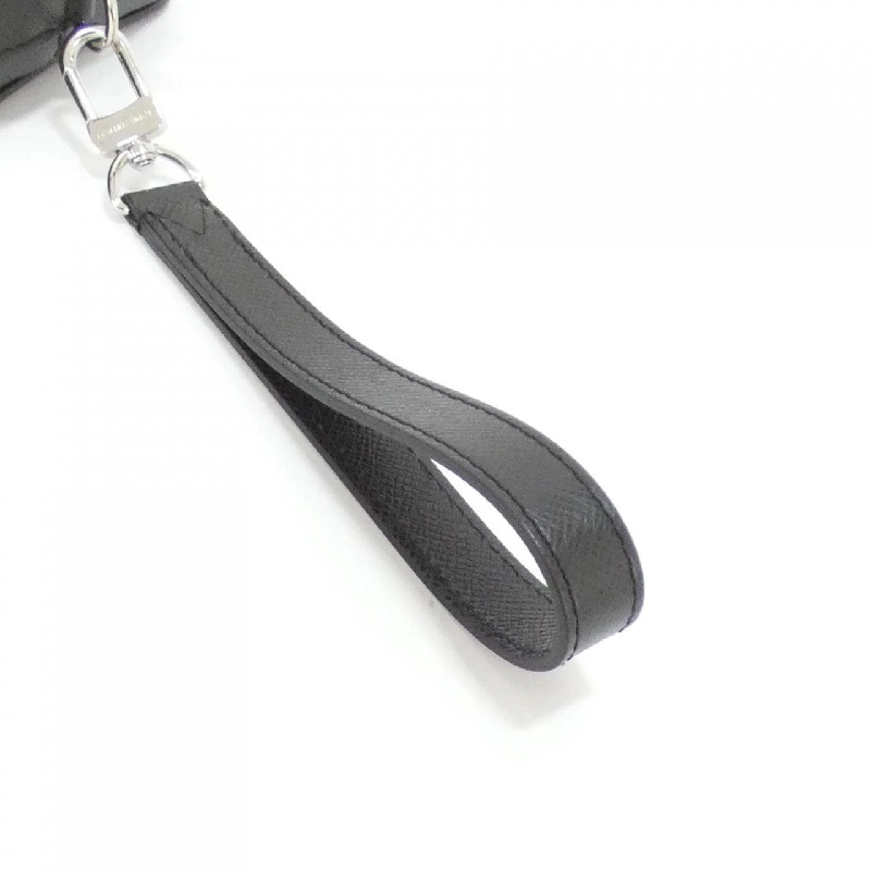 Túi xách Louis Vuitton Taiga Pochette Kasai M30441 608401