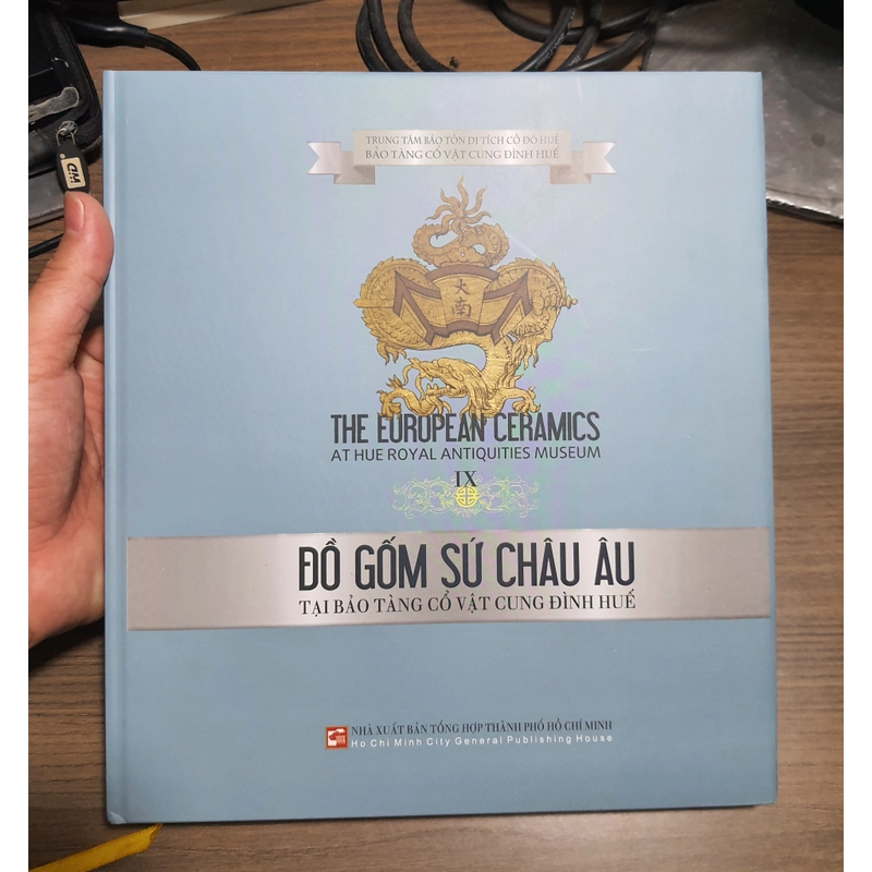 Sách - Đồ gốm sứ Châu Âu tại bảo tàng cung đình Huế 477658