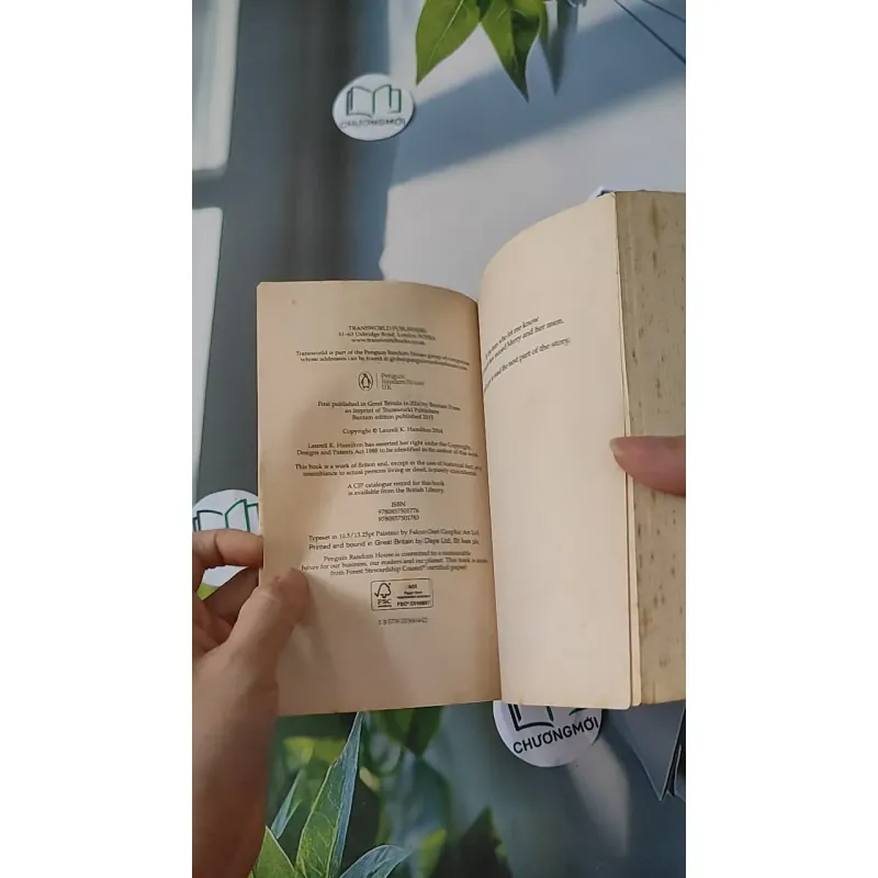 [MIỄN PHÍ BỌC SÁCH] A Shiver of Light - Laurell K. Hamilton 1027193