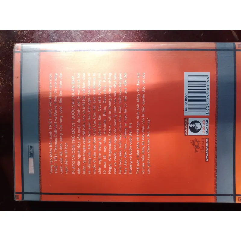 Plato và con thú mỏ vịt bước vào quán bar 720319