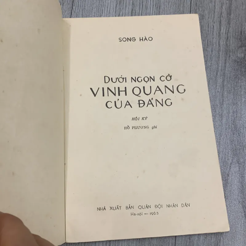 Dưới ngọn cờ vẻ vang của đảng - song hào. 1965. 10a3 1025786