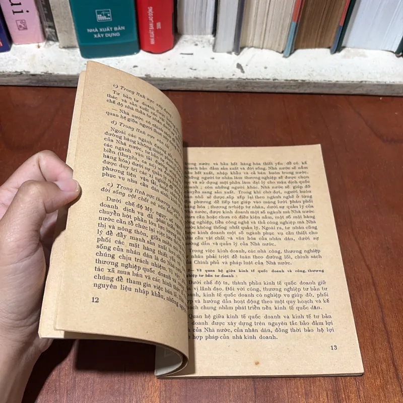 II Sách Xưa: Chính Sách Đối Với Công Thương Nghiệp Tư Bản Tư Doanh Ở Miền Nam - 1978 750587