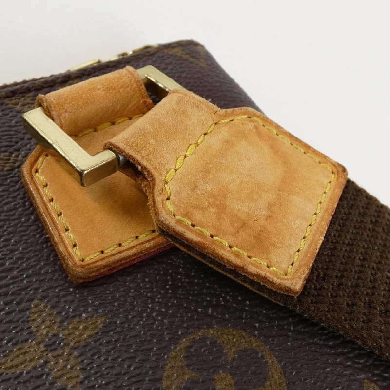 Túi đeo vai Louis Vuitton Monogram Pochette Bosphore M40044 613638