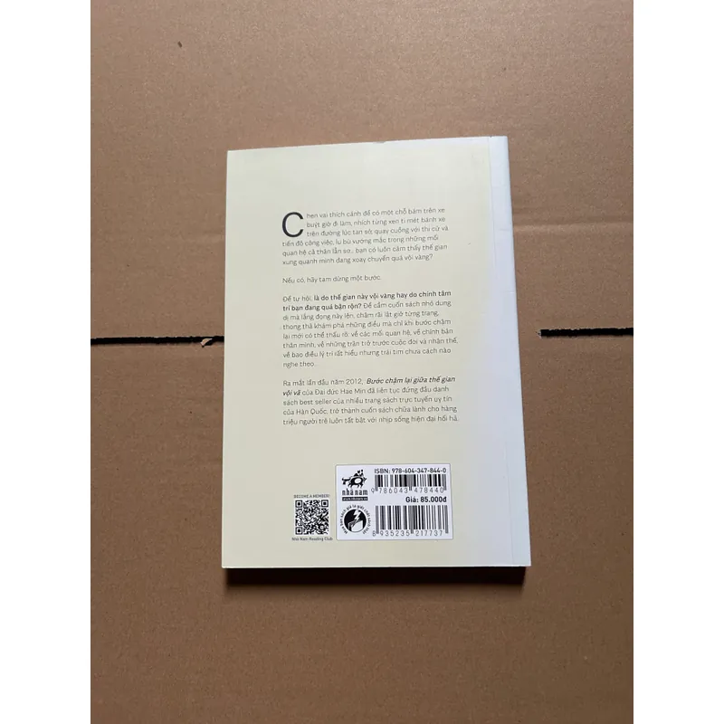 Bước chân chậm lại giữa thế gian vội vã 604894