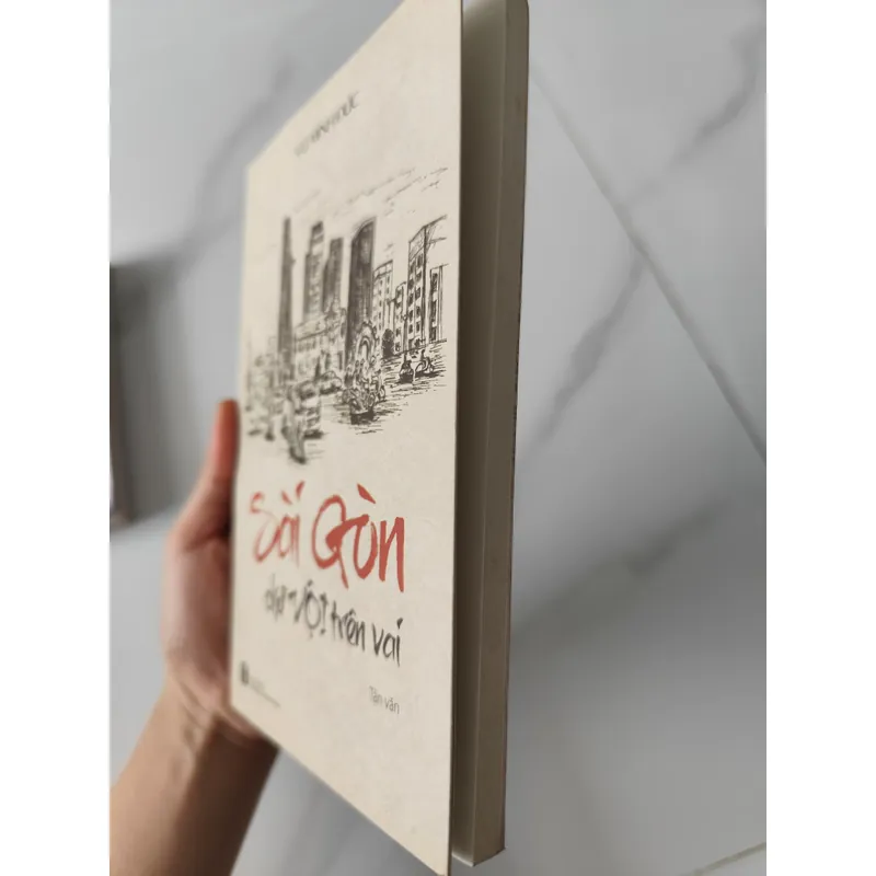 Sài Gòn chữ vội trên vai- Tản Văn 559499