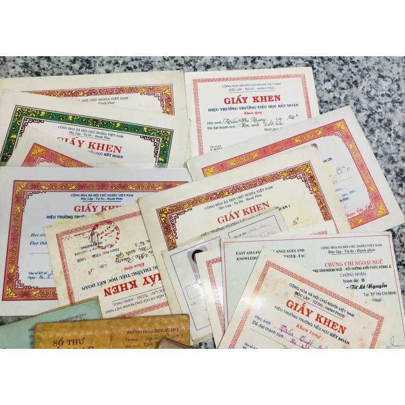 Lô sổ liên lạc + giấy khen 9x  994282