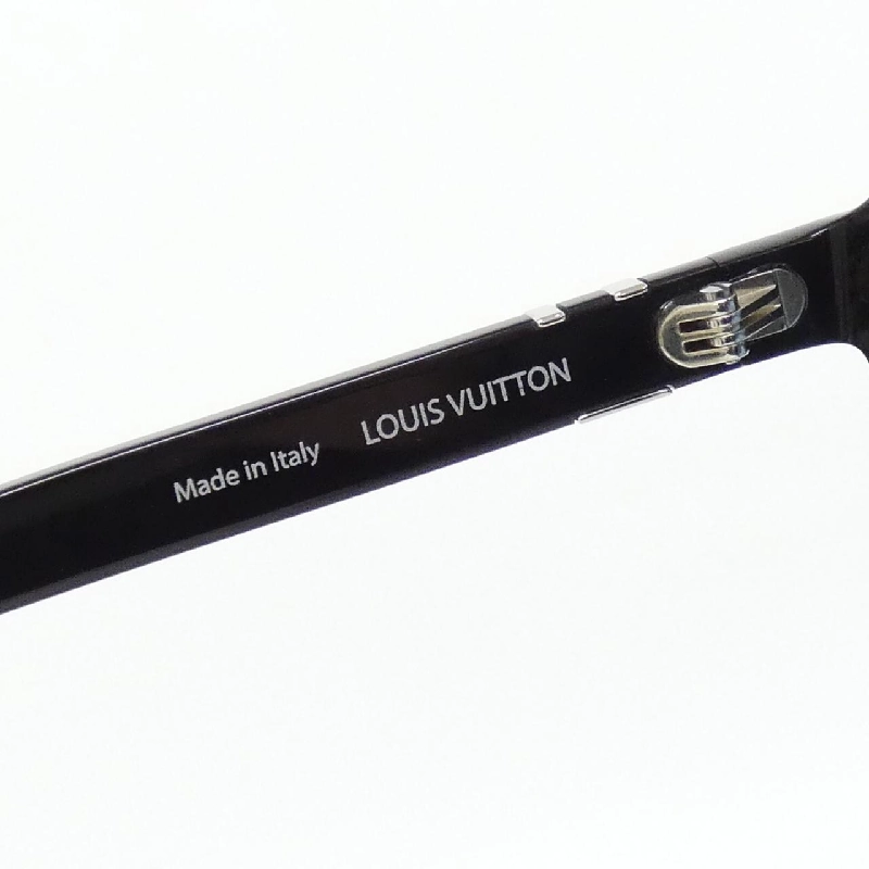 Kính mát Louis Vuitton LV Hit Pilot Z2898U 624638