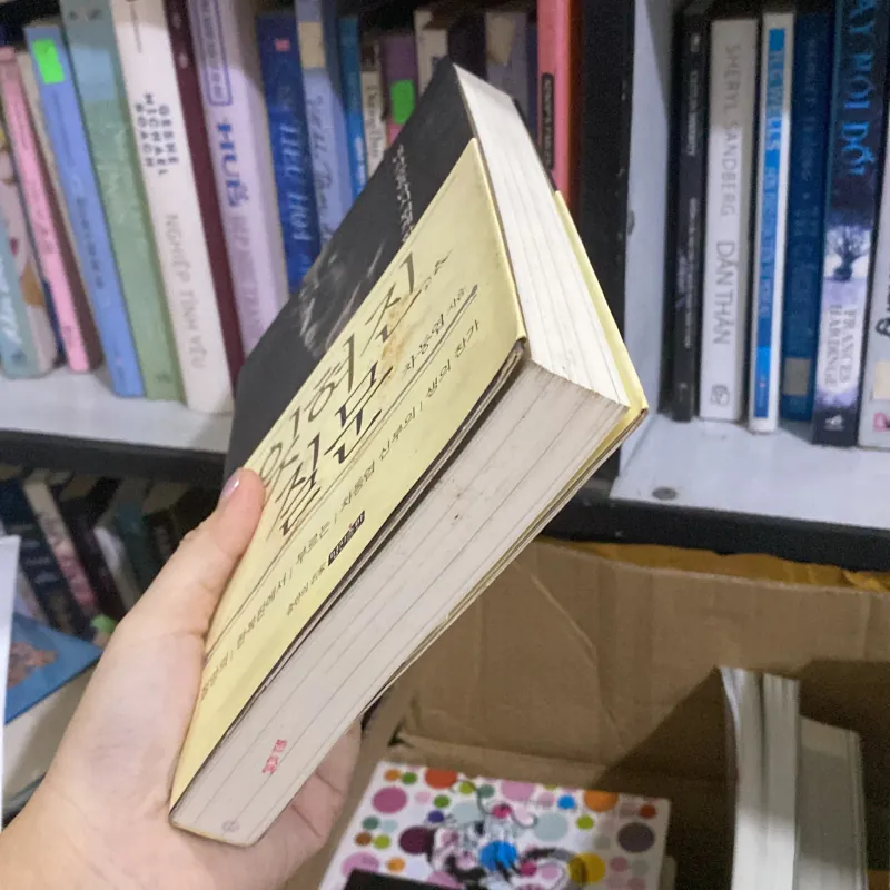 잊혀진 질문" (Câu hỏi đã lãng quên) do Cha Dong-yeop 759982