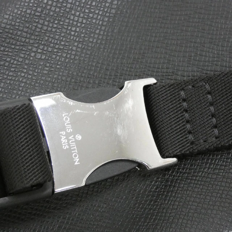 Túi đeo chéo Louis Vuitton Taiga Bum Bag Outdoor M33438 - Hàng hiệu Chính hãng 768723