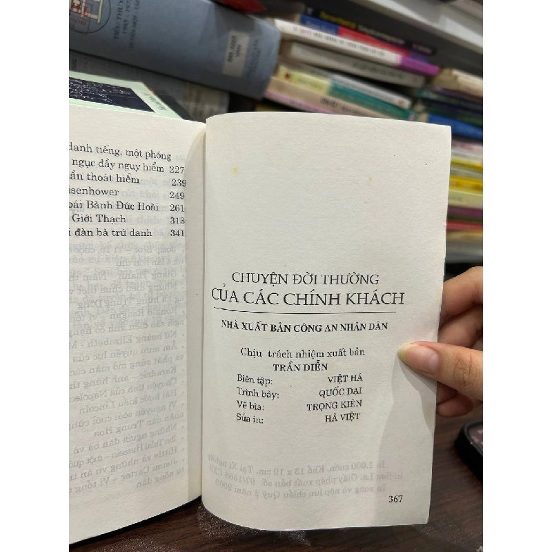 Chuyện Đời Thường Của Các Chính Khách - Nhiều Tác Giả - Nhiều tác giả 1006081