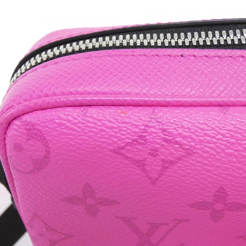 Túi đeo chéo Louis Vuitton Taiga Lama Outdoor Messenger M30765 - Hàng hiệu Chính hãng 776500